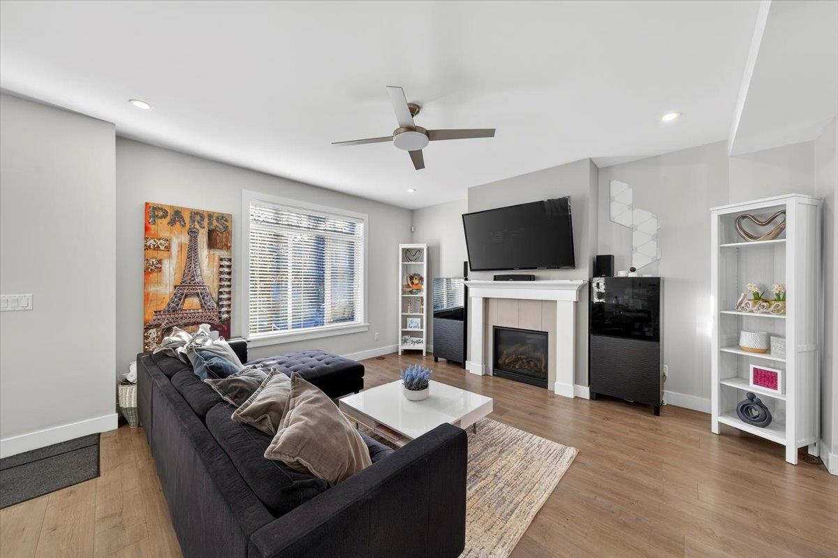 Family Room Photo of 32579 Ross Drive, Mission, BC