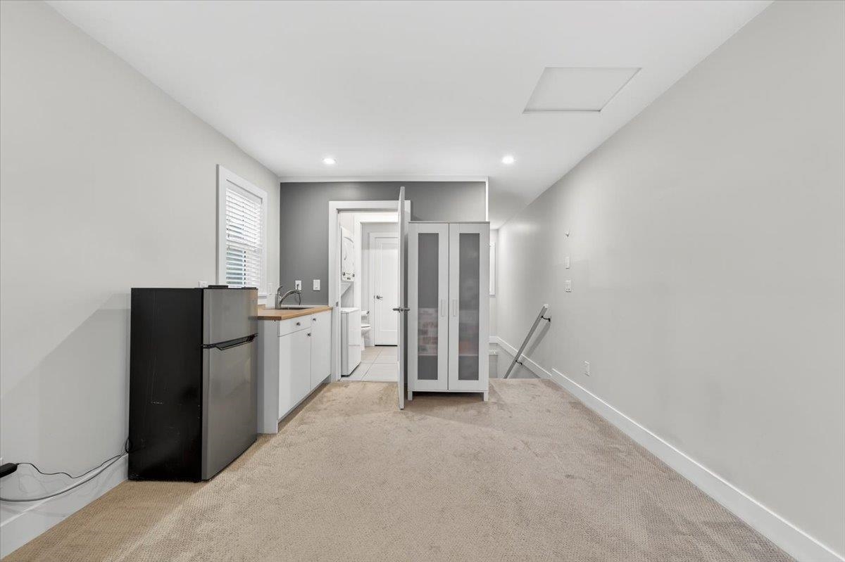 Hallway Photo of 32579 Ross Drive, Mission, BC