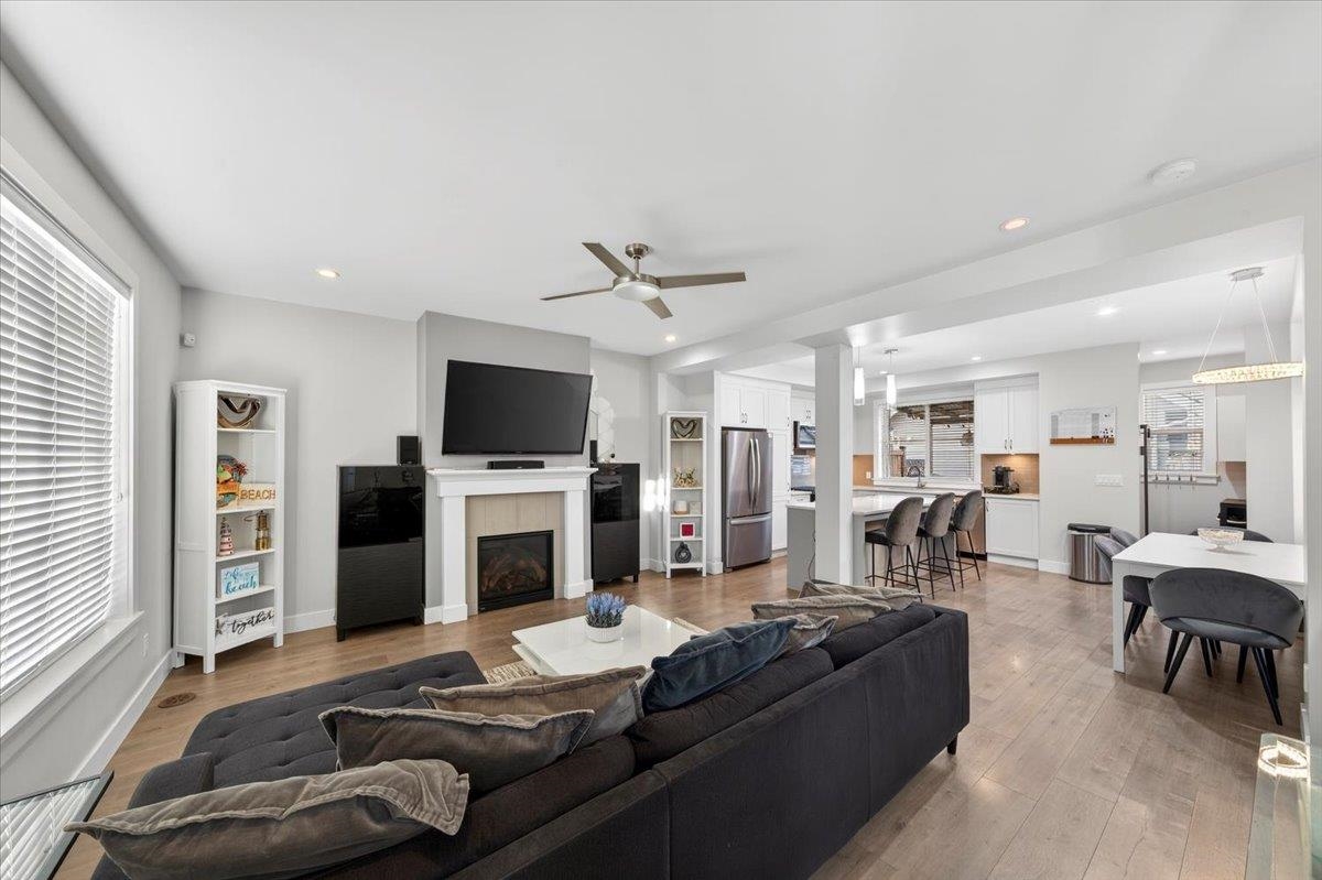 Living Room Photo of 32579 Ross Drive, Mission, BC