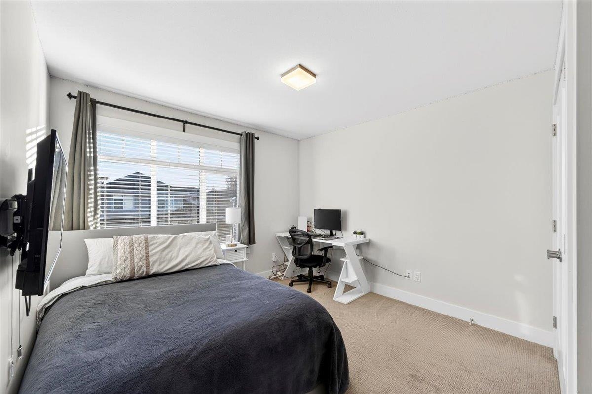 Powder Room Photo of 32579 Ross Drive, Mission, BC