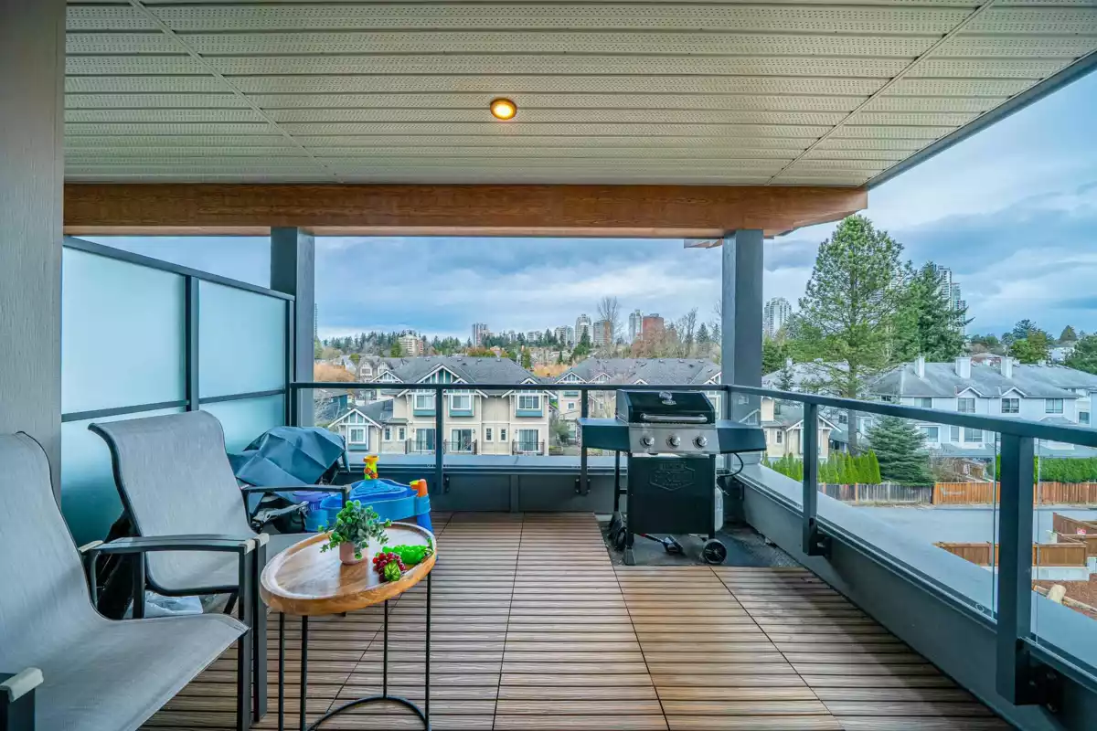 Entry Foyer Photo of 404 7169 14th Avenue, Burnaby, BC
