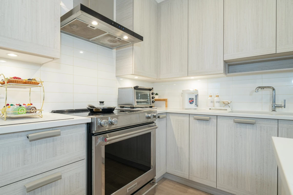 Kitchen Island Photo of 404 7169 14th Avenue, Burnaby, BC