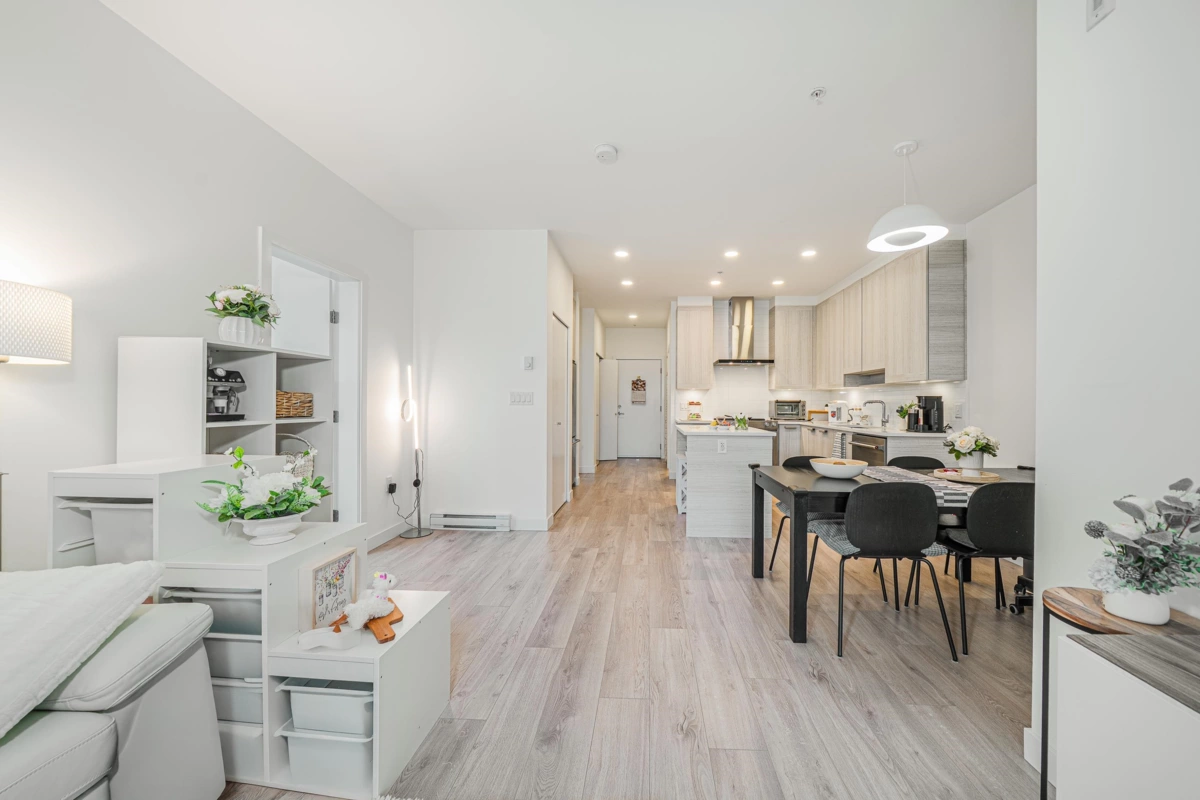 Primary Bathroom Photo of 404 7169 14th Avenue, Burnaby, BC