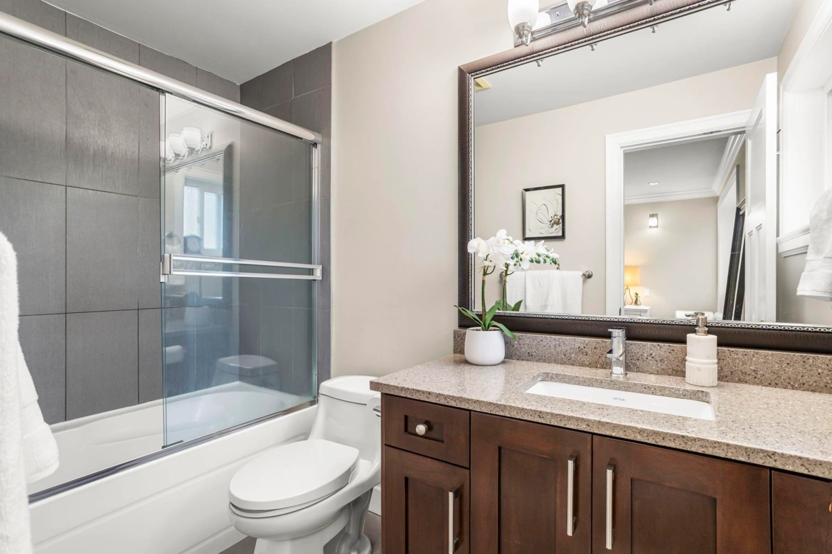 Entry Foyer Photo of 11790 80 Avenue, Delta, BC