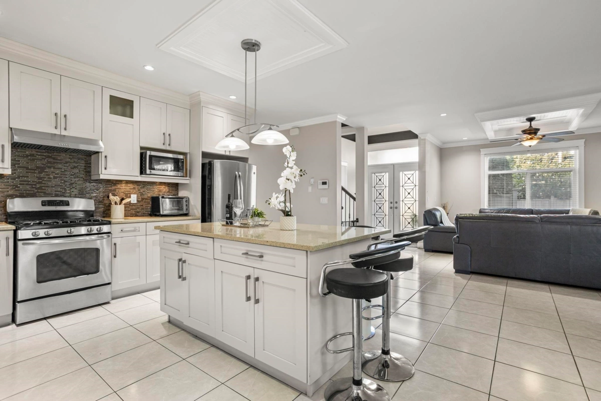 Kitchen Island Photo of 11790 80 Avenue, Delta, BC