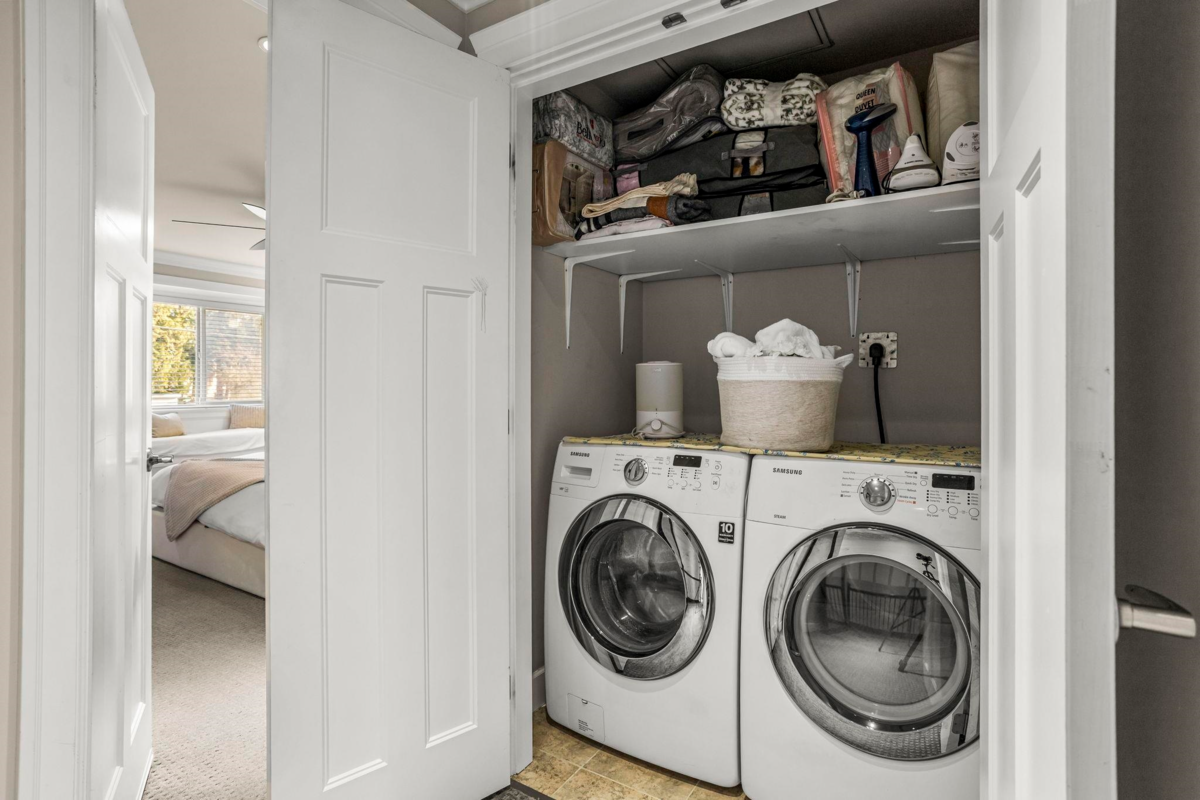 Staircase Photo of 11790 80 Avenue, Delta, BC