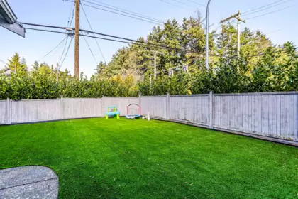 Swimming Pool Photo of 11790 80 Avenue, Delta, BC