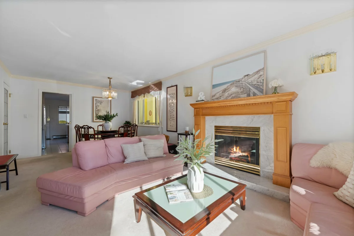 Dining Area Photo of 2133 W 49th Avenue, Vancouver, BC