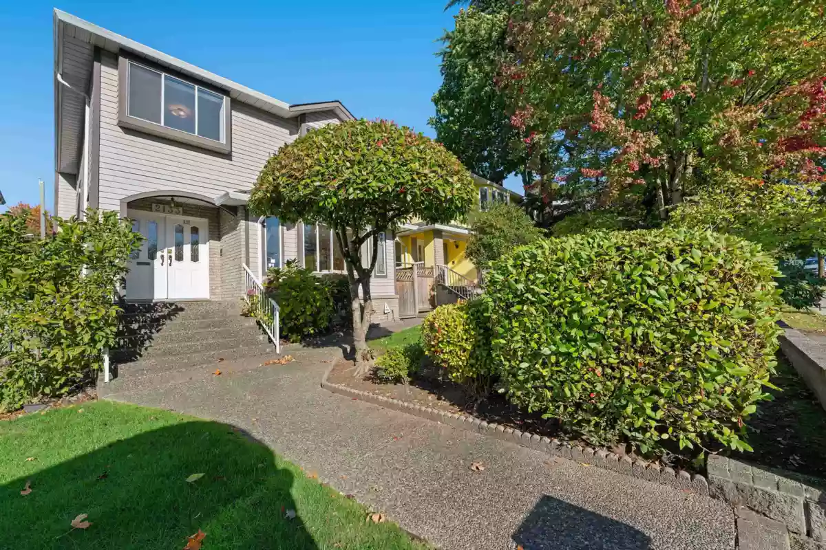 Garden / Landscaping Photo of 2133 W 49th Avenue, Vancouver, BC