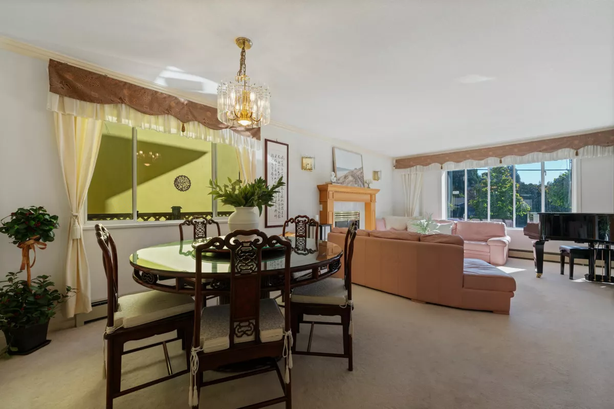 Kitchen Island Photo of 2133 W 49th Avenue, Vancouver, BC