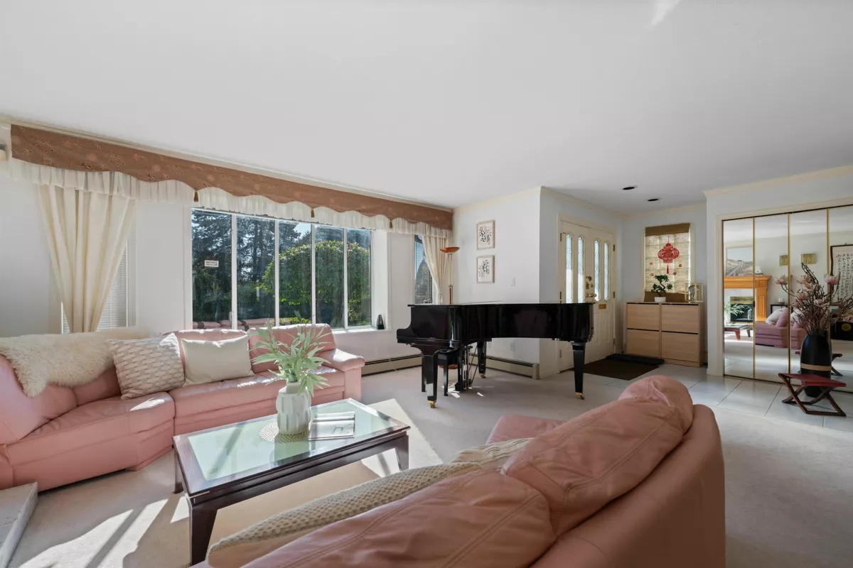 Kitchen Photo of 2133 W 49th Avenue, Vancouver, BC
