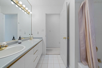 Hallway Photo of 2133 W 49th Avenue, Vancouver, BC