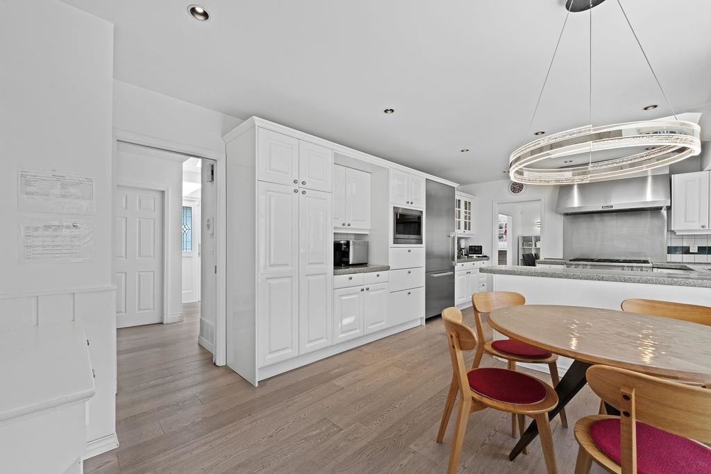 Guest Bathroom Photo of 685 King Georges Way, West Vancouver, BC