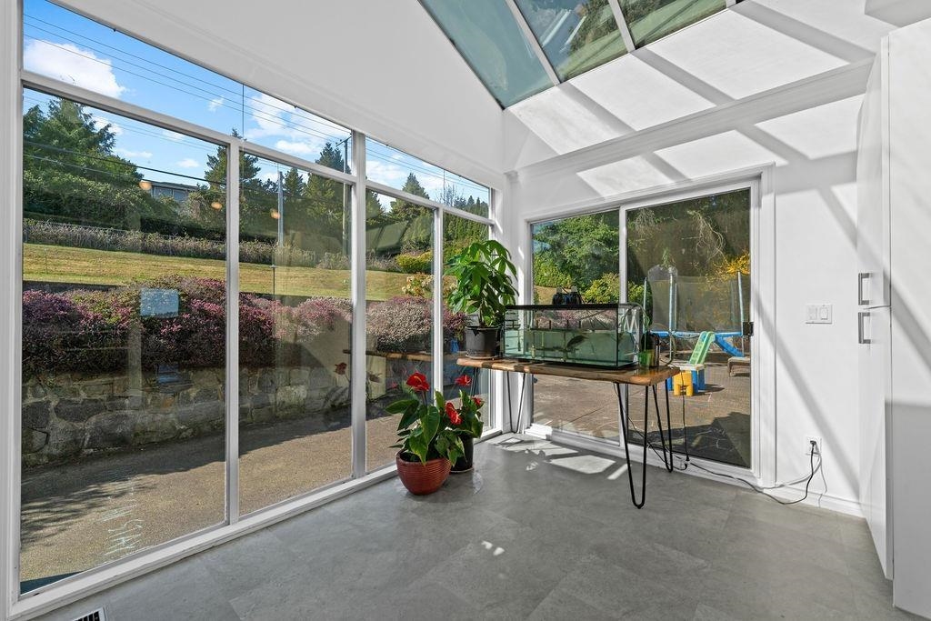 Powder Room Photo of 685 King Georges Way, West Vancouver, BC