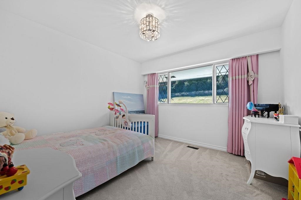 Swimming Pool Photo of 685 King Georges Way, West Vancouver, BC