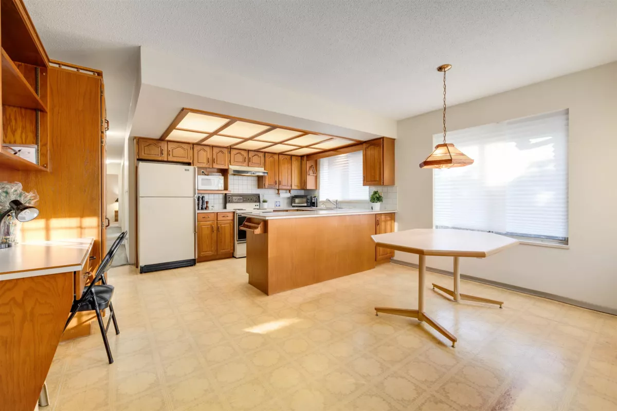 Breakfast Nook Photo of 10740 Agassiz Court, Richmond, BC