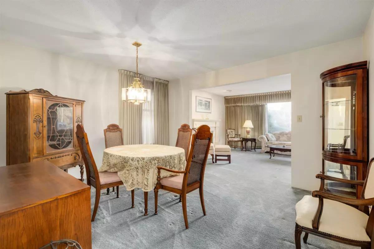 Kitchen Island Photo of 10740 Agassiz Court, Richmond, BC