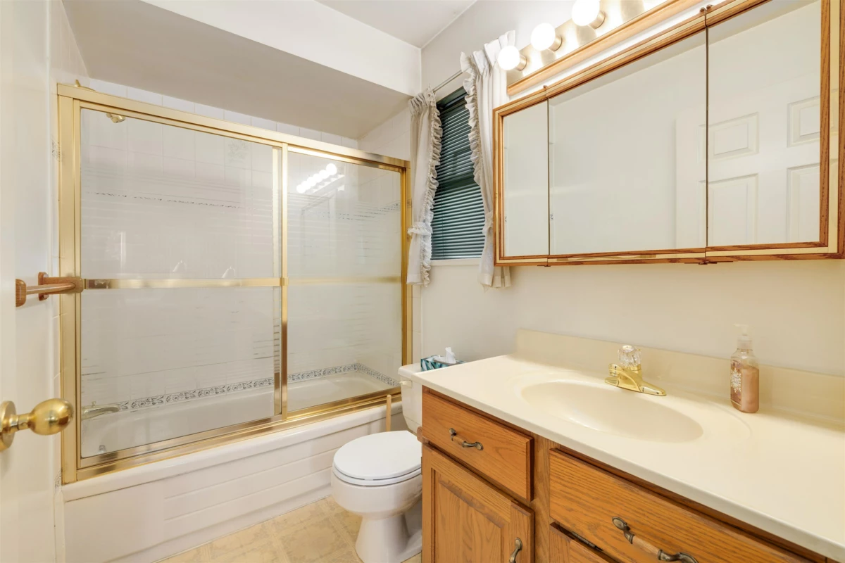 Powder Room Photo of 10740 Agassiz Court, Richmond, BC