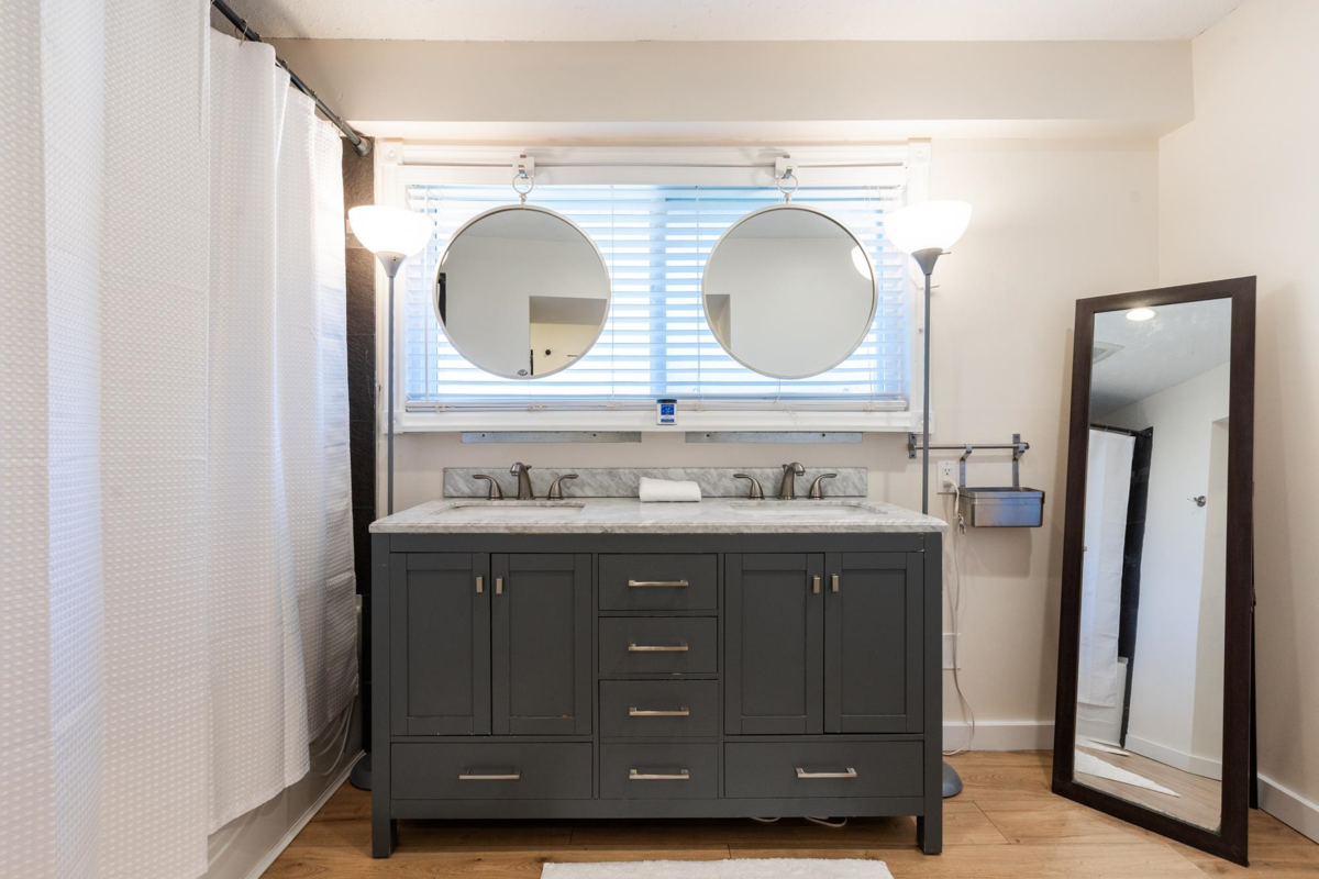 Laundry Room Photo of 4638 198c Street, Langley, BC