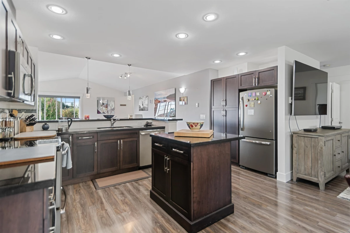 Kitchen Island Photo of 6252 Oracle Road, Sechelt, BC