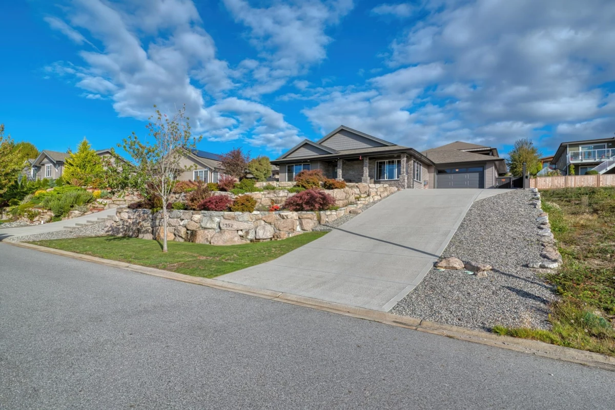 Outdoor Deck Photo of 6252 Oracle Road, Sechelt, BC