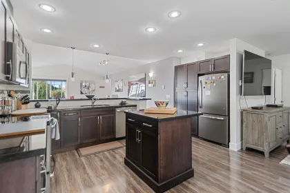 Kitchen Island Photo of 6252 Oracle Road, Sechelt, BC