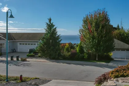 6252 Oracle Road, Sechelt, BC, Sechelt — Single Family Residence for sale