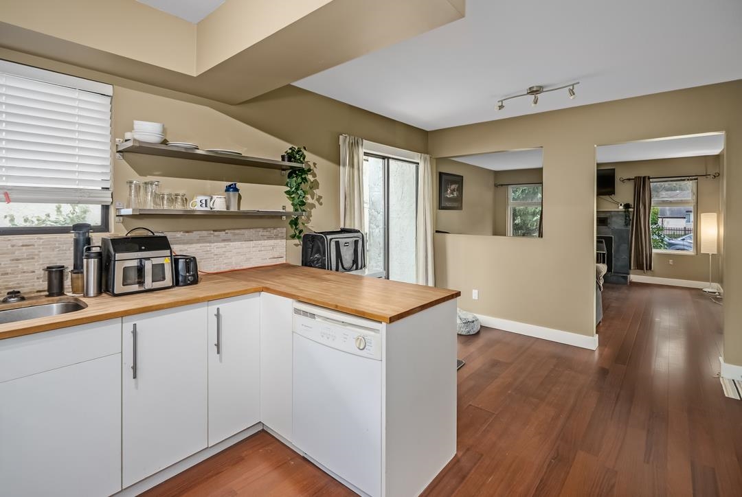 Guest Bathroom Photo of 34899 Glenn Mountain Drive, Abbotsford, BC