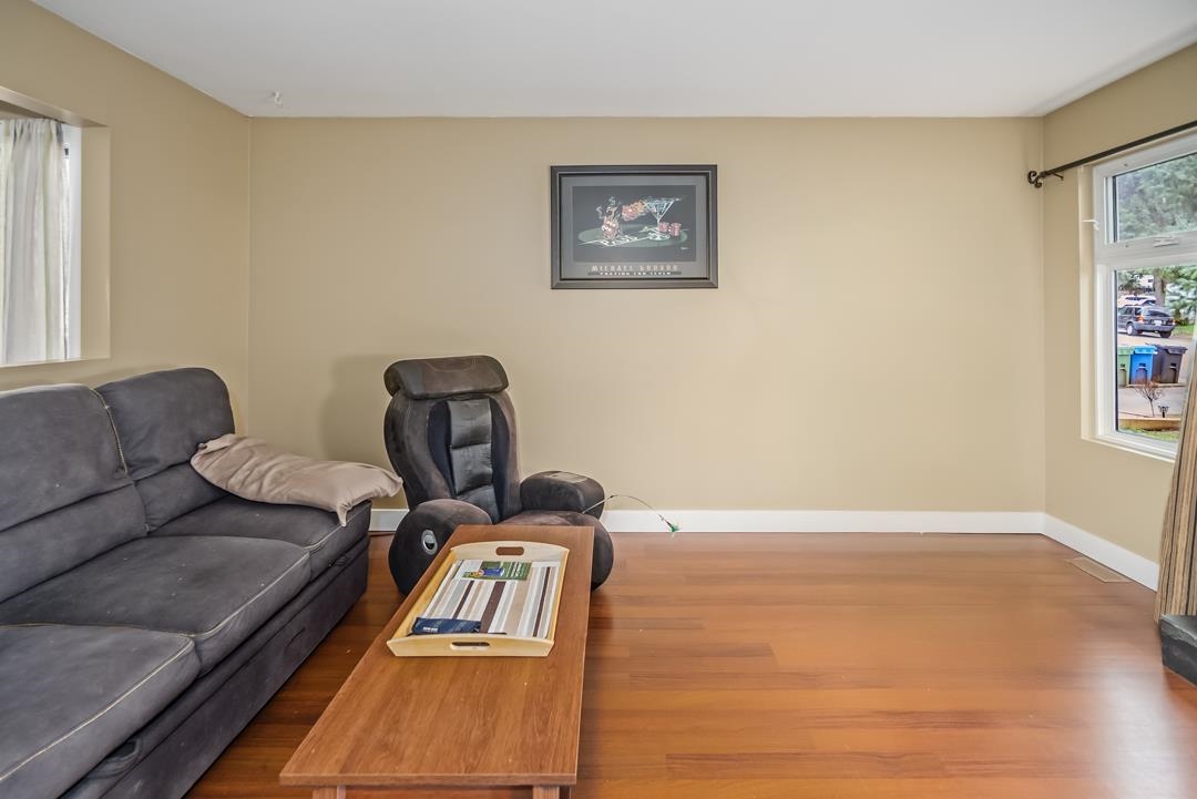 Kitchen Island Photo of 34899 Glenn Mountain Drive, Abbotsford, BC