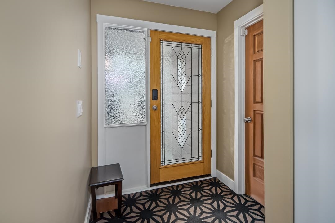 Living Room Photo of 34899 Glenn Mountain Drive, Abbotsford, BC