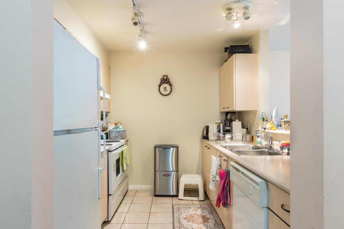 Dining Area Photo of 310 5855 Cowrie Street, Sechelt, BC