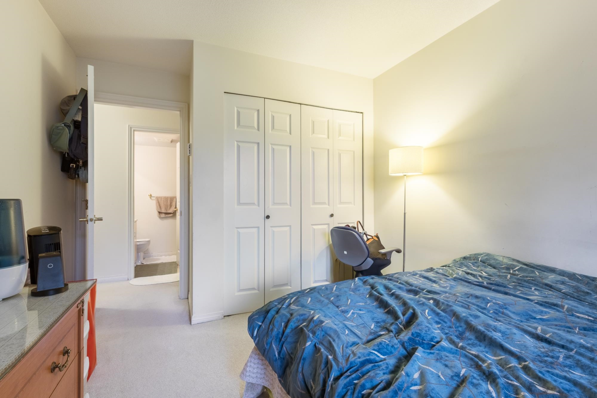 Entry Foyer Photo of 310 5855 Cowrie Street, Sechelt, BC