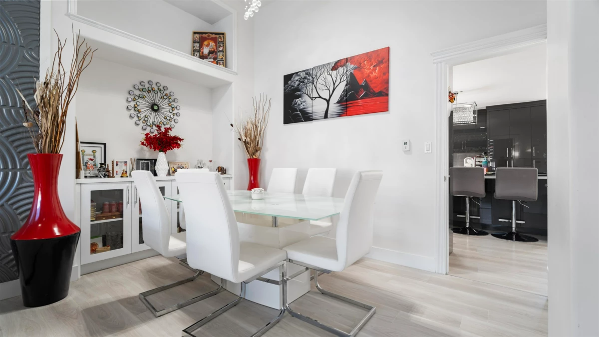 Kitchen Island Photo of 12572 62b Avenue, Surrey, BC