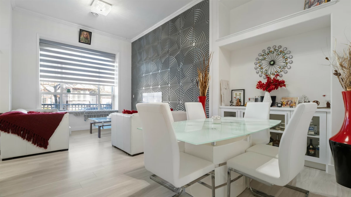 Kitchen Photo of 12572 62b Avenue, Surrey, BC