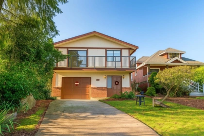 3003 NW Sunnyhurst Road, North Vancouver, BC, Westlynn — 5 bed single family residence for sale