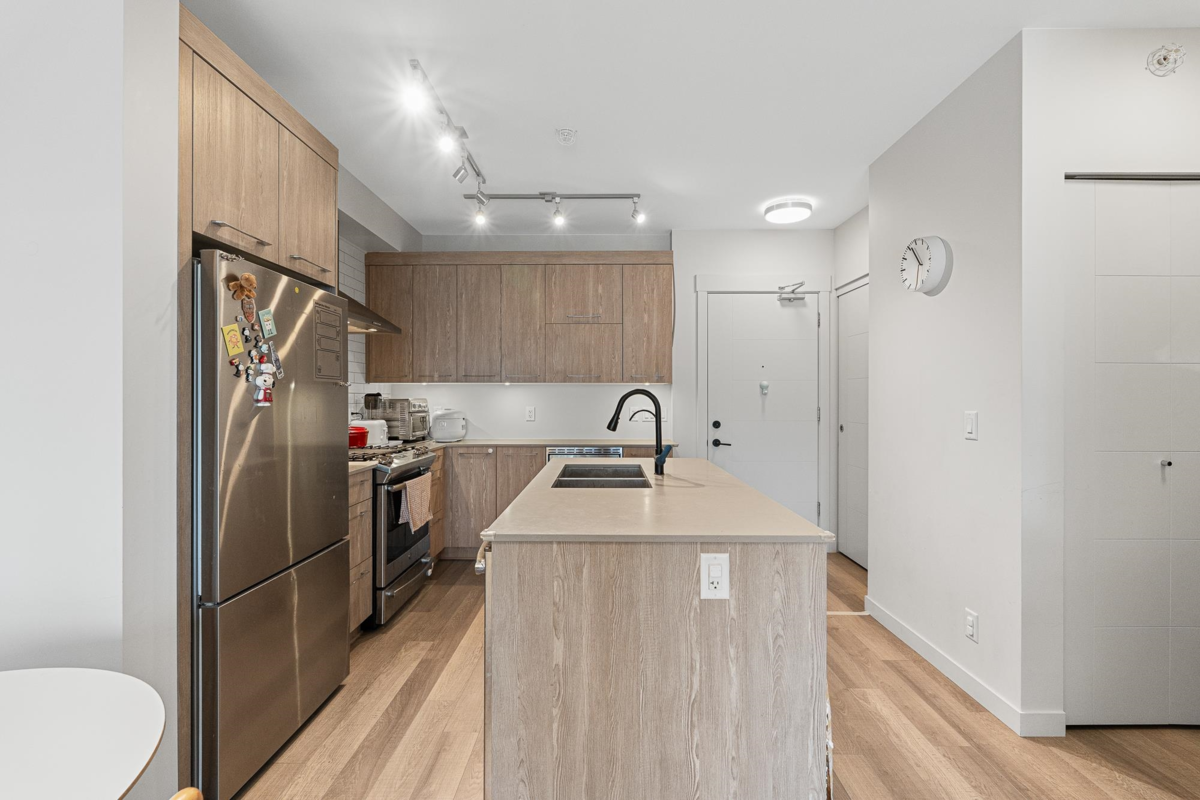 Dining Area Photo of 512 1012 Auckland Street, New Westminster, BC