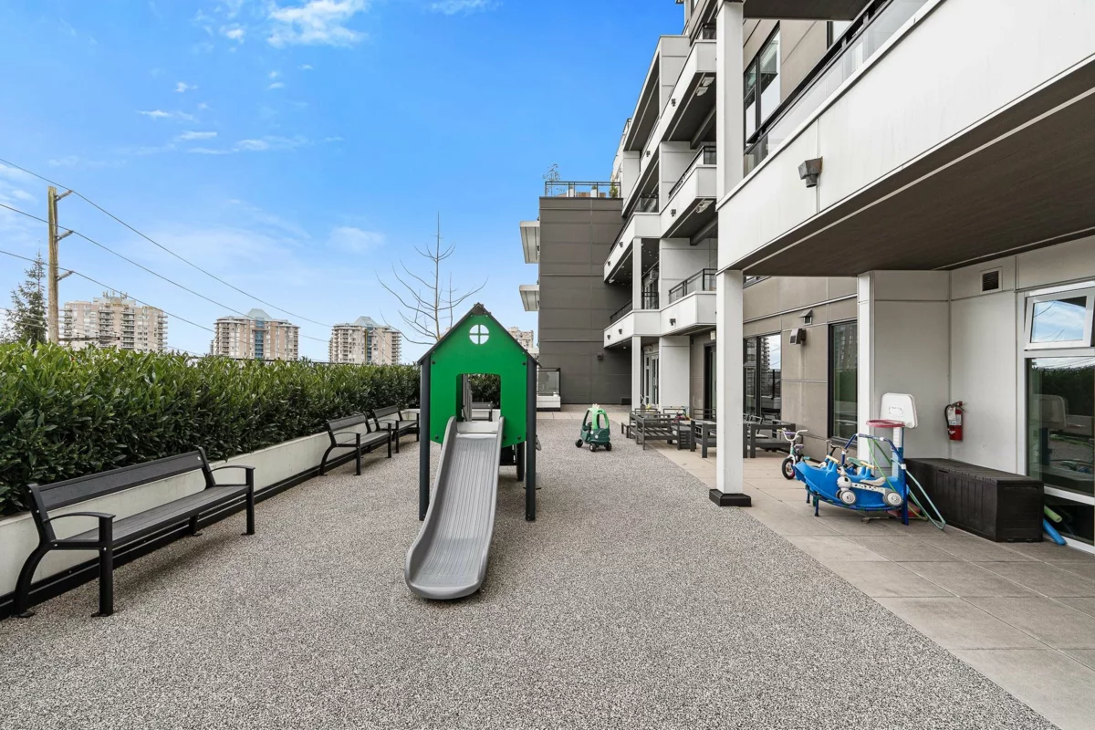 Entry Foyer Photo of 512 1012 Auckland Street, New Westminster, BC