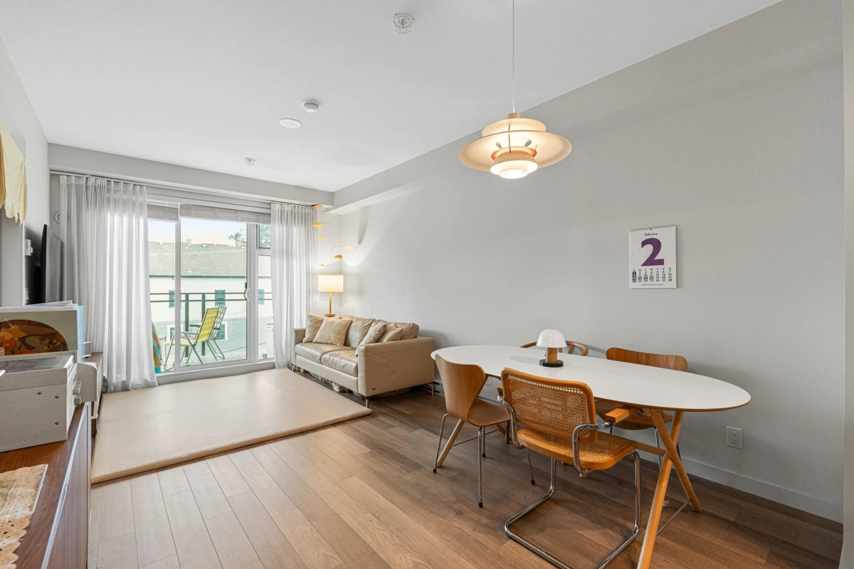 Kitchen Island Photo of 512 1012 Auckland Street, New Westminster, BC