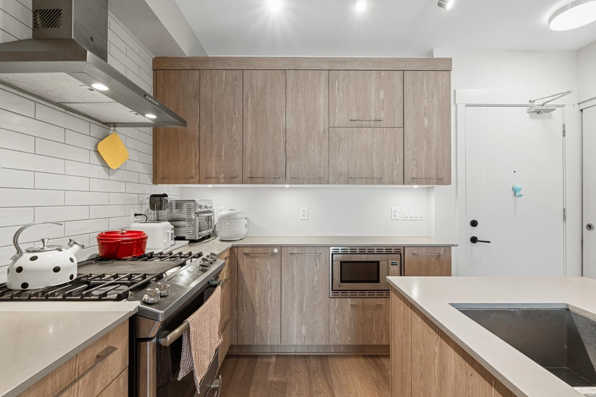 Kitchen Photo of 512 1012 Auckland Street, New Westminster, BC