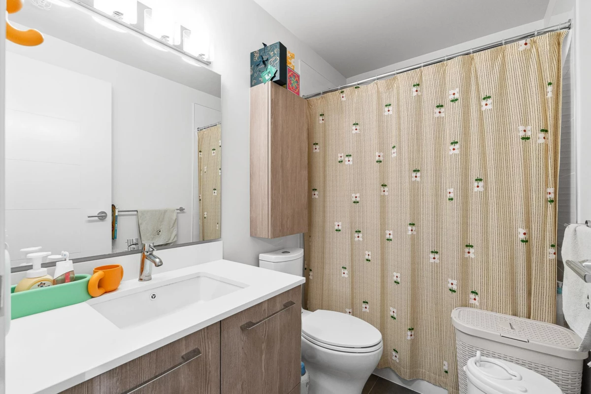 Powder Room Photo of 512 1012 Auckland Street, New Westminster, BC