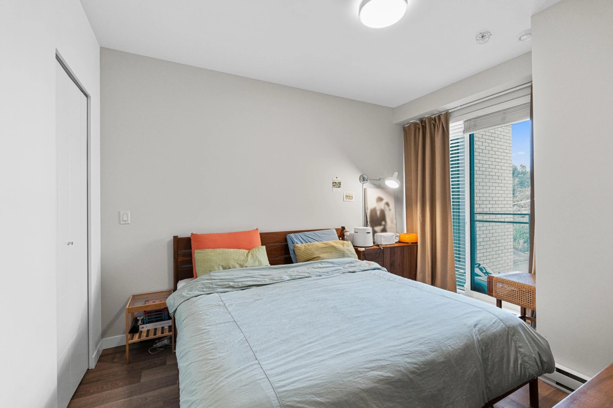 Walk-In Closet Photo of 512 1012 Auckland Street, New Westminster, BC