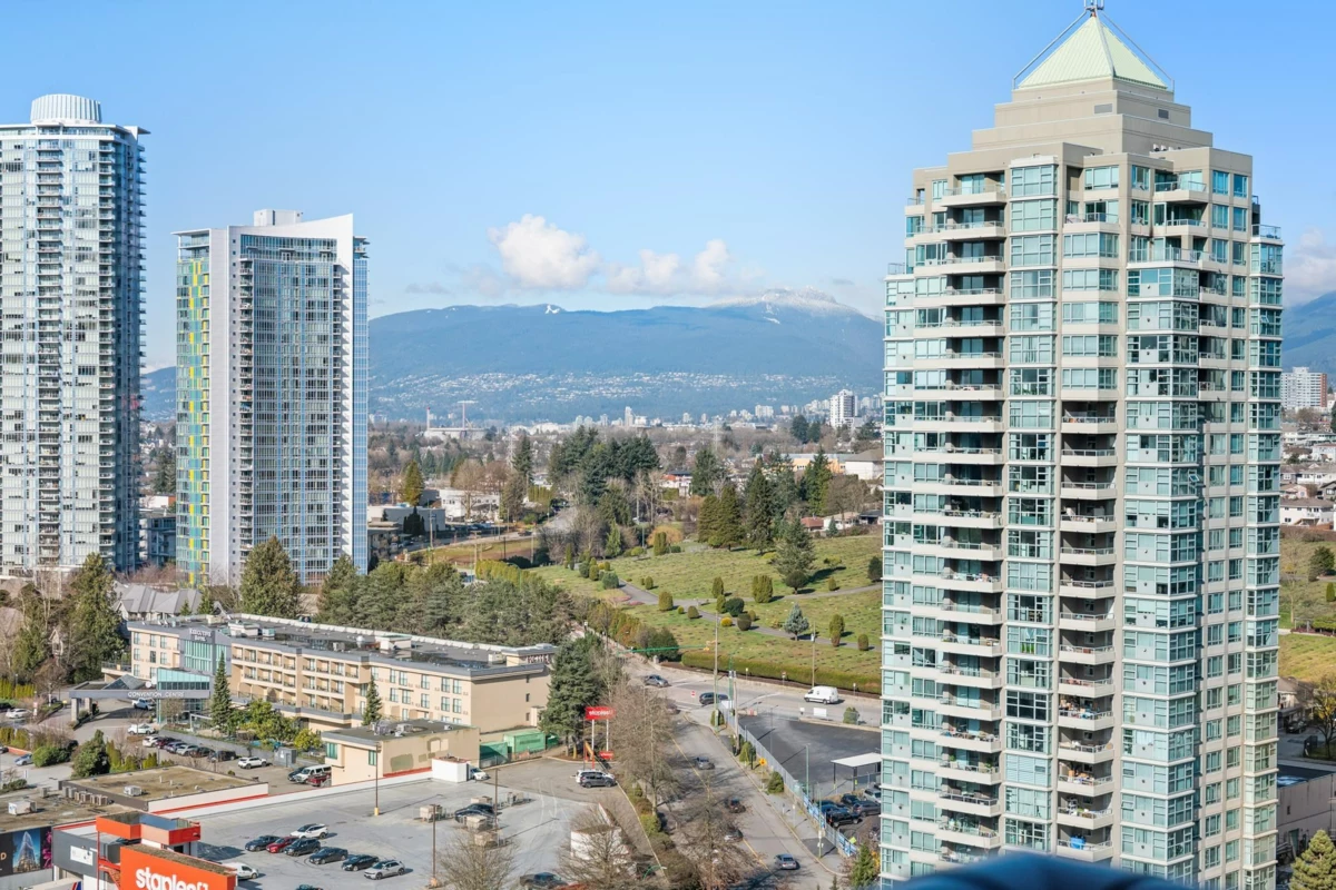 Entry Foyer Photo of 2006 2077 Rosser Avenue, Burnaby, BC