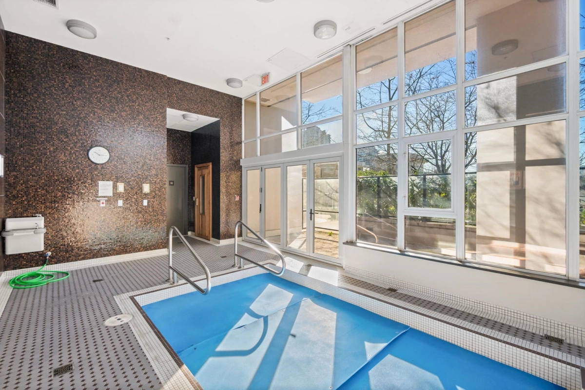 Hot Tub / Spa Photo of 2006 2077 Rosser Avenue, Burnaby, BC