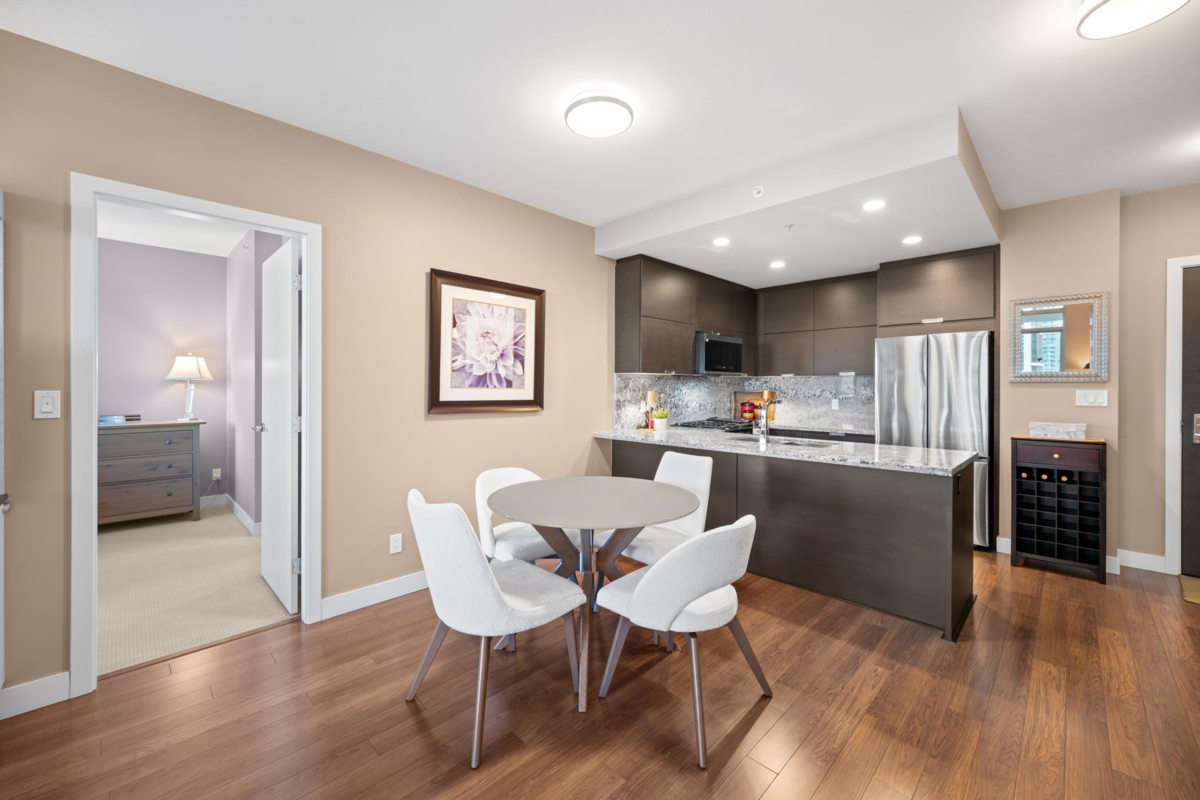 Kitchen Island Photo of 2006 2077 Rosser Avenue, Burnaby, BC