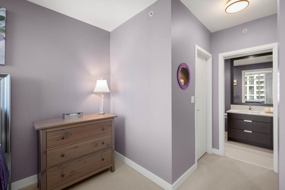 Walk-In Closet Photo of 2006 2077 Rosser Avenue, Burnaby, BC