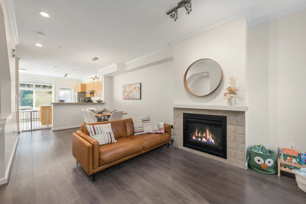 Breakfast Nook Photo of 319 W 59th Avenue, Vancouver, BC