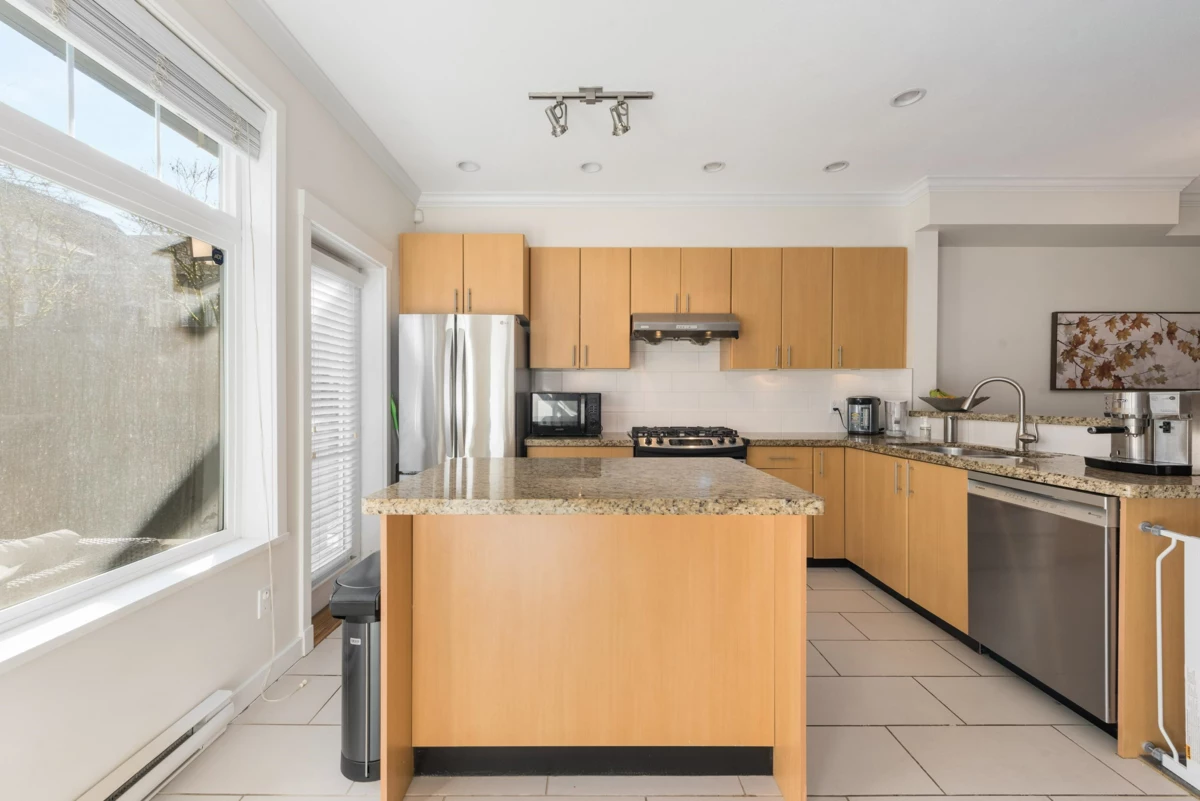 Dining Area Photo of 319 W 59th Avenue, Vancouver, BC
