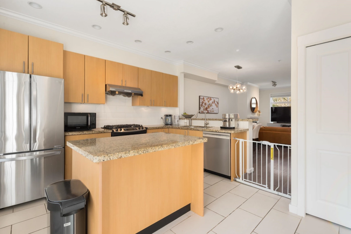 Family Room Photo of 319 W 59th Avenue, Vancouver, BC