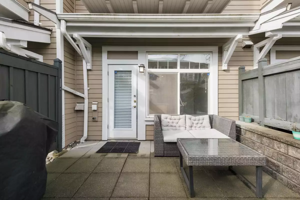 Garden / Landscaping Photo of 319 W 59th Avenue, Vancouver, BC