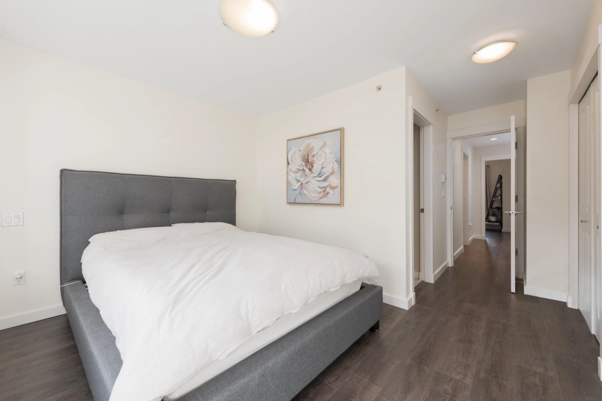 Guest Bathroom Photo of 319 W 59th Avenue, Vancouver, BC